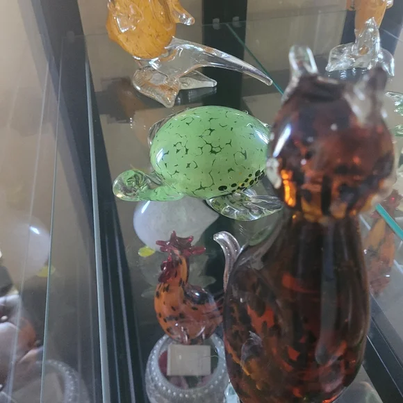 Items - Picture 2 of 3